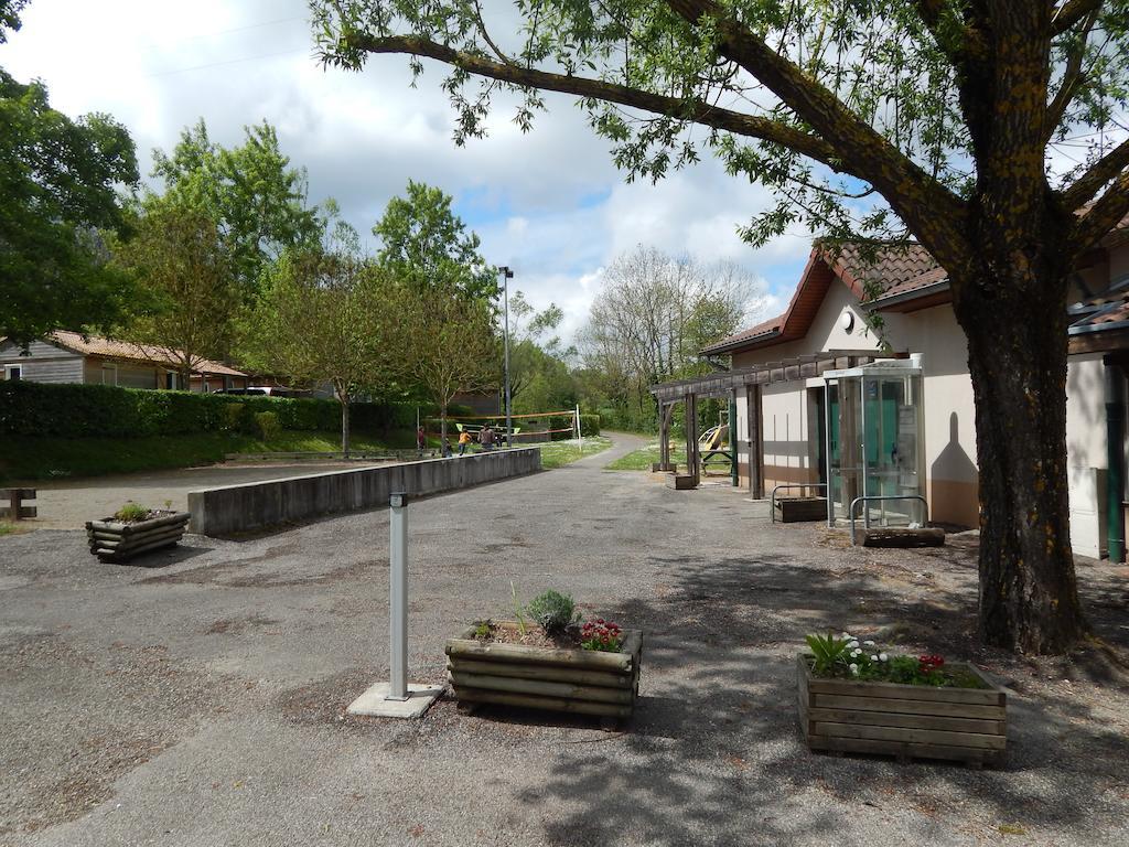 Camping Du Moulin Hotel Meyrieu-les-Etangs Buitenkant foto